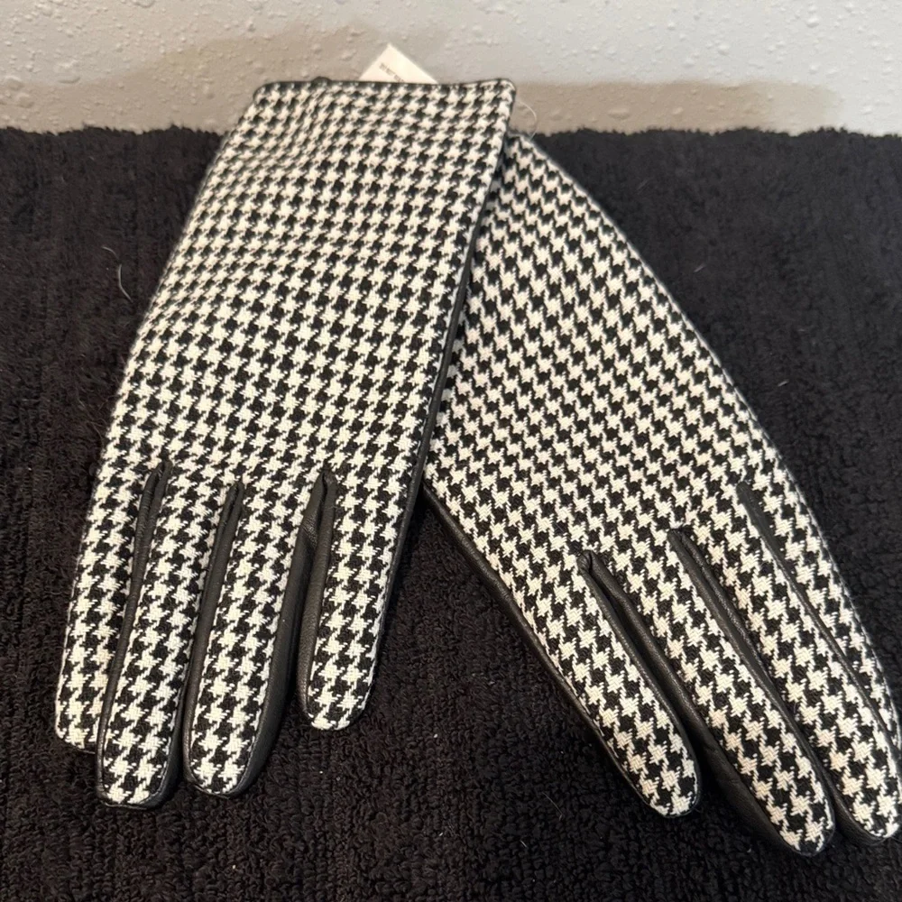 Worthington Classic Houndstooth Gloves